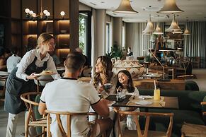 Molum Hotel & Residences