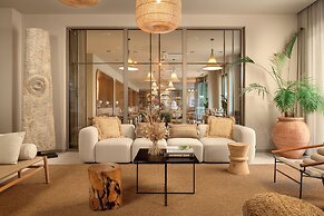 Molum Hotel & Residences