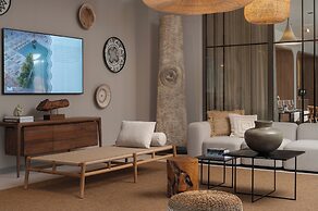 Molum Hotel & Residences