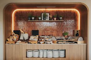 Molum Hotel & Residences