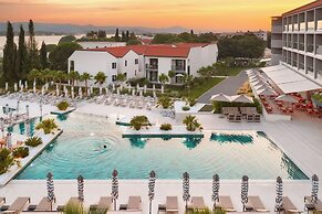 Molum Hotel & Residences