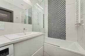 Białowieska Apartment Wrocław by Renters