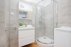 Studio With Parking in Wola by Renters