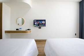 FIRST Studio Hotel Da Nang