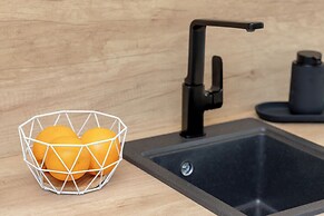 Spacious Apartment With Desk by Renters