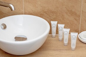 Spacious Apartment With Desk by Renters