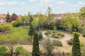 Spacious Apartment With Desk by Renters