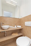 Spacious Apartment With Desk by Renters