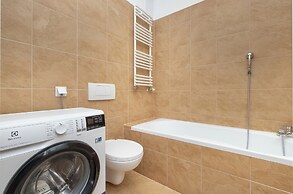 Spacious Apartment With Desk by Renters