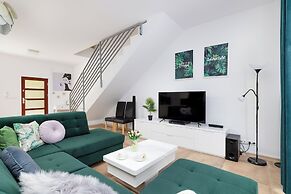 Apartment With Pool by Renters Prestige