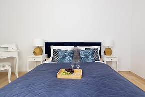 Apartment With Pool by Renters Prestige