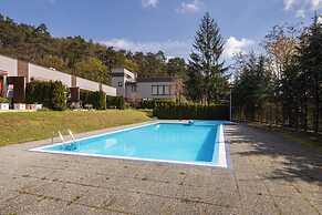 Apartment With Pool by Renters Prestige