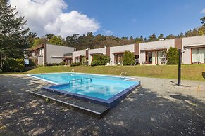 Apartment With Pool by Renters Prestige