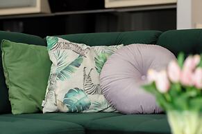 Apartment With Pool by Renters Prestige