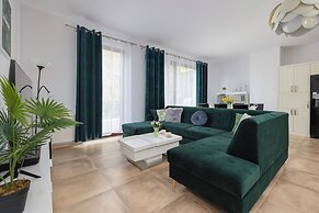 Apartment With Pool by Renters Prestige