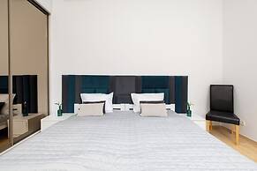 Apartment With Pool by Renters Prestige