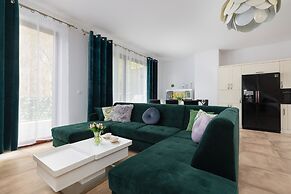 Apartment With Pool by Renters Prestige