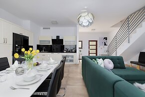 Apartment With Pool by Renters Prestige