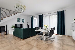 Apartment With Pool by Renters Prestige