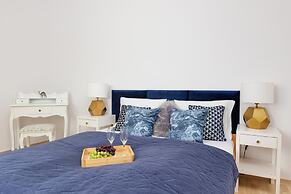 Apartment With Pool by Renters Prestige