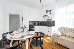 Poznan Apartment With Parking by Renters