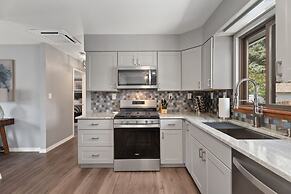 Spirit of the Rockies - Private Backyard & Hot Tub