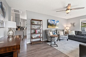 Spirit of the Rockies - Private Backyard & Hot Tub