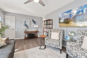 Spirit of the Rockies - Private Backyard & Hot Tub