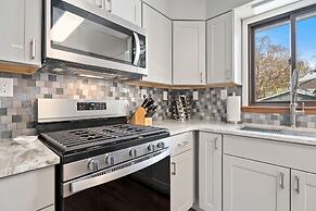 Spirit of the Rockies - Private Backyard & Hot Tub