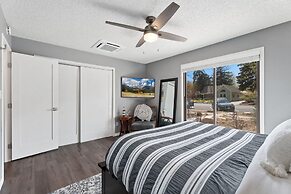 Spirit of the Rockies - Private Backyard & Hot Tub