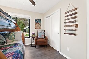 Spirit of the Rockies - Private Backyard & Hot Tub