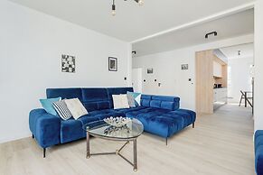 Wroclaw Dark Blue Apartment by Renters
