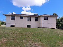 Beautiful 2-bed House in St George