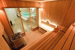 Mariana Trench Hotel & SPA