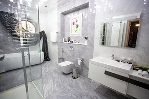 Mariana Trench Hotel & SPA