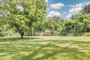 Valrico Vacation Rental ~ 10 Mi to Dinosaur World!