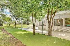 Valrico Vacation Rental ~ 10 Mi to Dinosaur World!