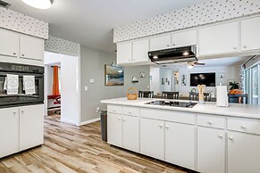 Valrico Vacation Rental ~ 10 Mi to Dinosaur World!