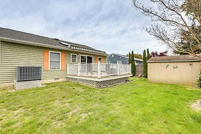 Villas Hideaway w/ Deck, Walk to Bay Beach!