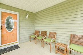 Villas Hideaway w/ Deck, Walk to Bay Beach!