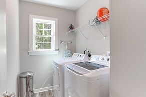 2 Mi to Lake Access: Pet-friendly Bumpass Retreat!