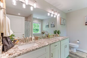 2 Mi to Lake Access: Pet-friendly Bumpass Retreat!