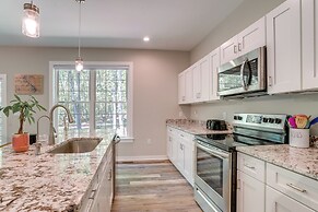 2 Mi to Lake Access: Pet-friendly Bumpass Retreat!