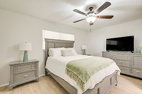 Spring Hill Home w/ Pool, BBQ Grill & Outdoor TV!