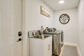 Spring Hill Home w/ Pool, BBQ Grill & Outdoor TV!