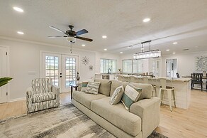 Spring Hill Home w/ Pool, BBQ Grill & Outdoor TV!