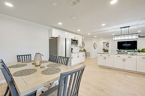 Spring Hill Home w/ Pool, BBQ Grill & Outdoor TV!