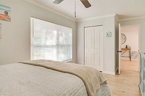 Spring Hill Home w/ Pool, BBQ Grill & Outdoor TV!