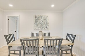 Spring Hill Home w/ Pool, BBQ Grill & Outdoor TV!