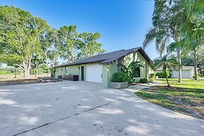 Spring Hill Home w/ Pool, BBQ Grill & Outdoor TV!